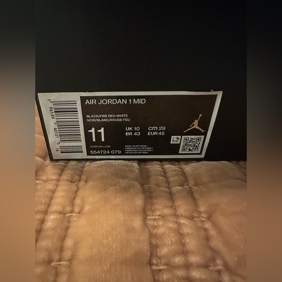 Jordan Air Jordan 1 Mid EUC - Picture 8 of 8